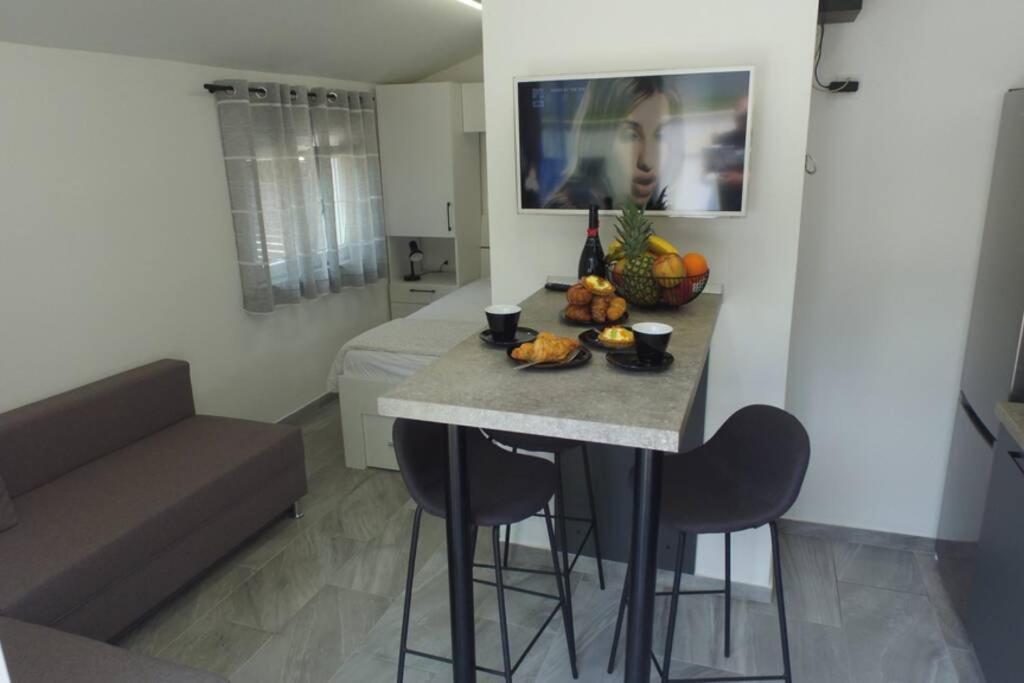 Apartment In Park Forest Soline Near The Sea Pjescana Uvala Ngoại thất bức ảnh